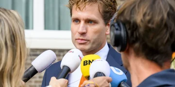 Dutch–China Chip Clash Puts Europe’s Auto Supply Chain Under Pressure