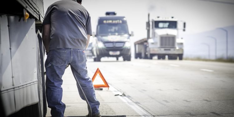 ATA, safety groups slam driverless truck warning system