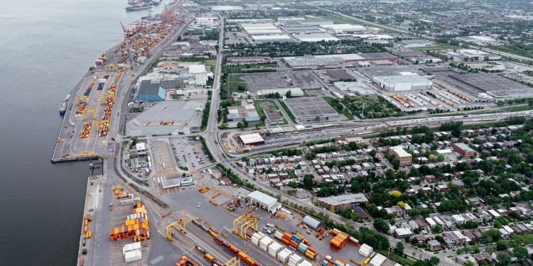 Montreal terminal operator reaches agreement with striking office workers