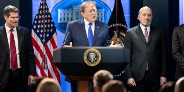 FedEx, UPS and Oakley face class actions over tariff refunds