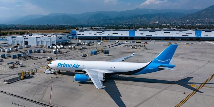 Alaska Airlines Renegotiates Amazon Cargo Deal but Profit Concerns Remain