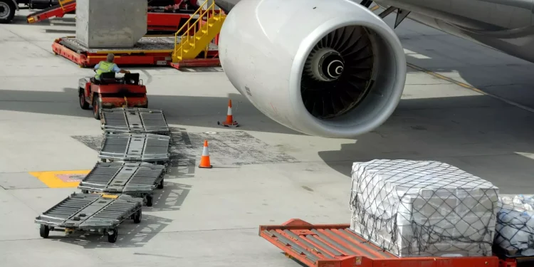 Global airfreight volumes fall 4% in March as Middle East conflict weighs on market