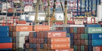 Middle East Crisis Pushes Asia-US Shipping Rates Higher