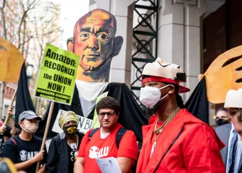 Teamsters Challenge Amazon-NLRB Settlement on Joint Employer Status