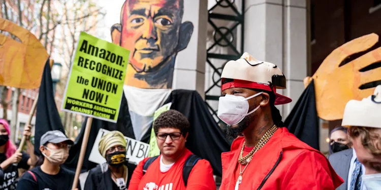 Teamsters Challenge Amazon-NLRB Settlement on Joint Employer Status