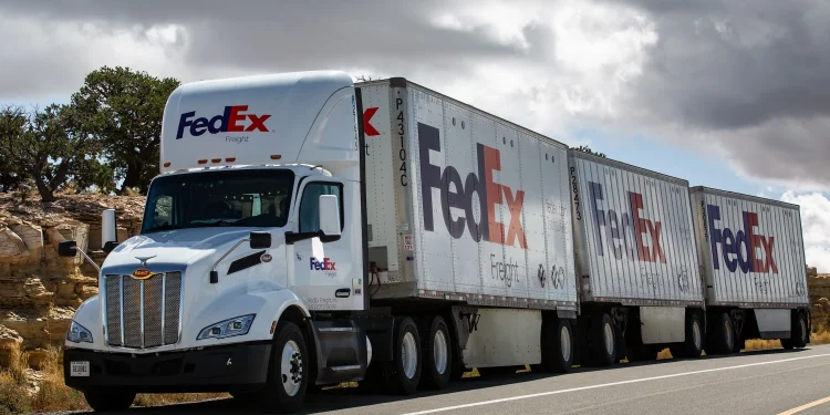 FedEx Freight sets goalposts for standalone business