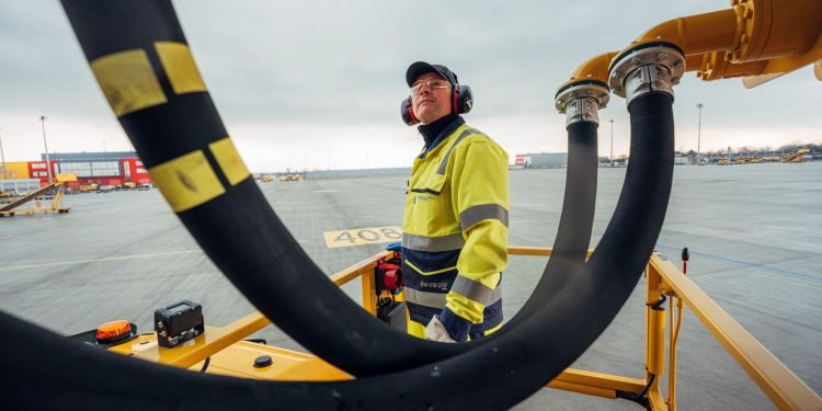 DHL and IAG Cargo deepen SAF partnership at Heathrow