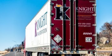 Knight-Swift sees stronger bid season as capacity tightens