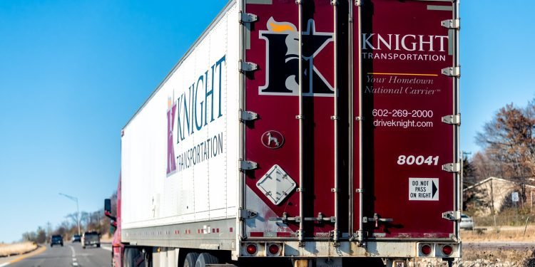 Knight-Swift sees stronger bid season as capacity tightens