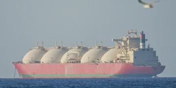 LNG Transit Offers Limited Relief as Hormuz Crisis Remains Unresolved