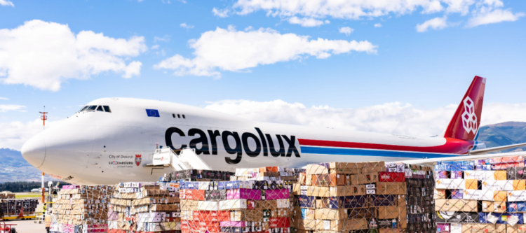 Quito Airport hits record flower export volumes ahead of Mother’s Day