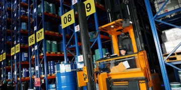 US manufacturing continues to expand, but cost pressures intensify