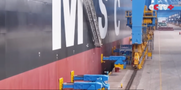 This autonomous ship mooring system really sucks – and that’s a good thing