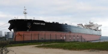 Frontline Sells Two Older Suezmax Tankers as Fleet Renewal Strategy Accelerates