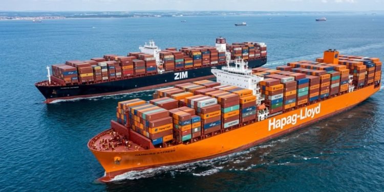 Zim Says Hapag-Lloyd Agreement Remains Binding After Rival Bid