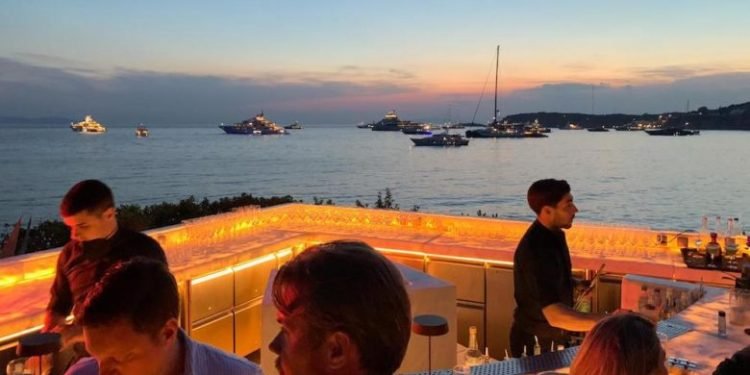 How to survive Posidonia: Lessons from the exhibition floor