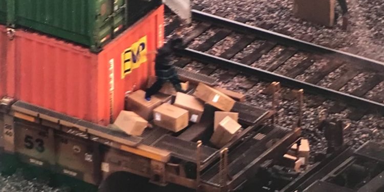 US rail industry backs new anti-crime bill as supply chain theft surges