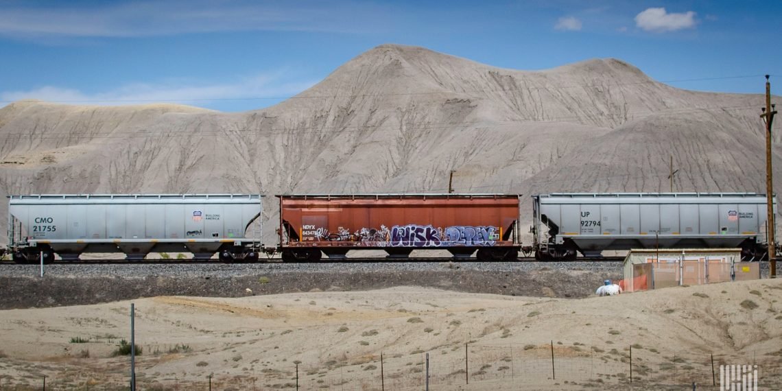 Rate and service concerns rise as ag retailers warn against Union Pacific–Norfolk Southern merger