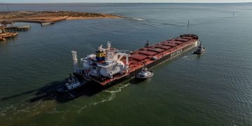 Fortescue commits to ammonia-ready Newcastlemax fleet with CMB.TECH
