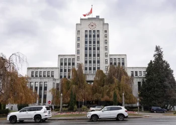 Metro Vancouver calls for big cut to regional board