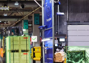 Menzies Aviation tests artificial intelligence to improve Heathrow cargo handling