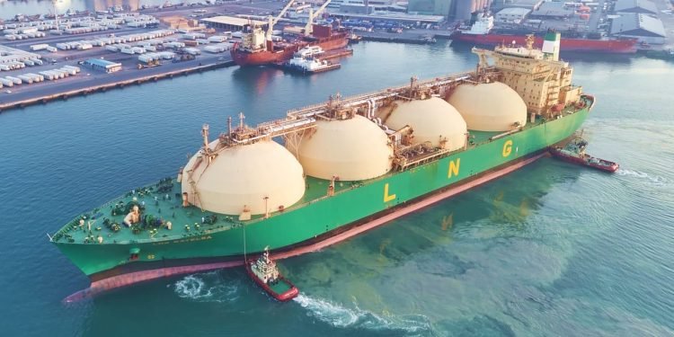 Lloyd’s Register to oversee LNG carrier conversion into floating storage unit