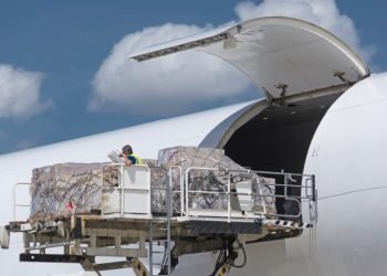 Renewed Gulf Strikes Send Jet Fuel Higher, but Airfreight Rates Keep Falling