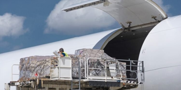 Renewed Gulf Strikes Send Jet Fuel Higher, but Airfreight Rates Keep Falling