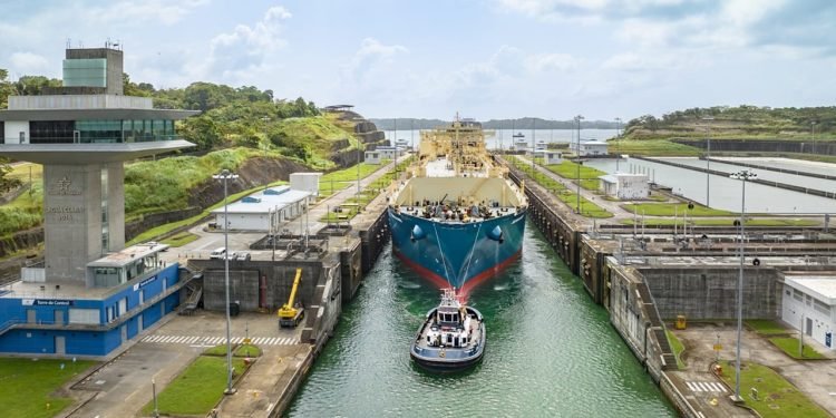 Panama Canal cuts daily transit slots as El Niño weighs on water levels