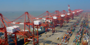 Drewry Index Edges Lower as Trans-Pacific Freight Rates Continue to Ease