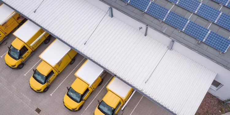 Postal operators cut CO₂ emissions 41% since 2008