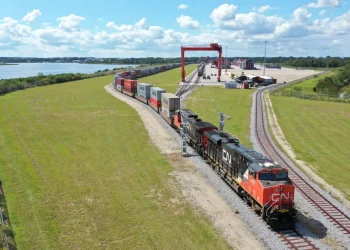 Shippers turn to port-to-inland routes to reduce supply chain risk