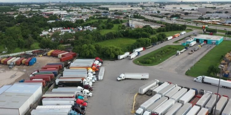 Feds charge semi-truck business owner in $105M investment fraud scheme