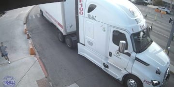 Mexico Reopens Empty-Truck Crossings After 700 Tractors Stranded at Border