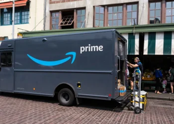 Amazon Projects Further Reduction in Reliance on USPS and UPS