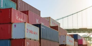 Suez return could leave container capacity 10% above demand, says Bimco