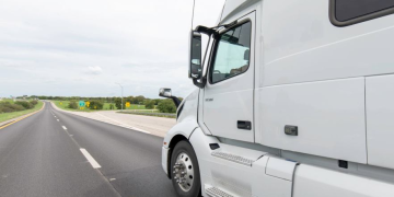 Volvo Trucks completes North American rollout of ‘lock and leave’ software updates