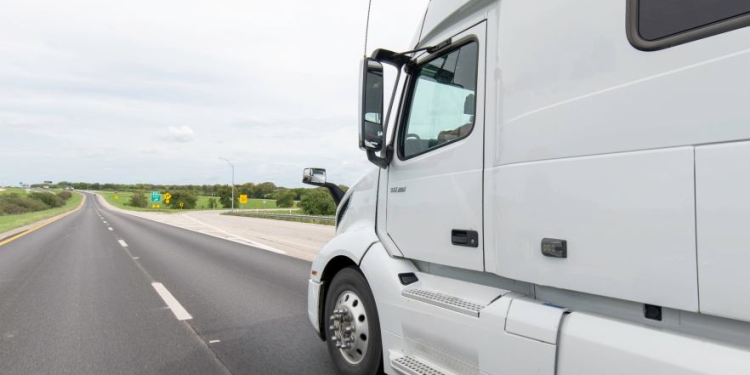 Volvo Trucks completes North American rollout of ‘lock and leave’ software updates