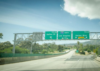 California and FMCSA clash in court over non-domiciled CDLs