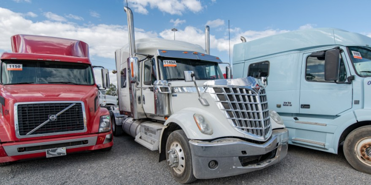 Bank Exits Squeeze Truck Financing for Mid-Size Fleets