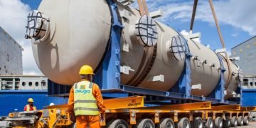 deugro strengthens Papua LNG logistics network after record An-124 operation