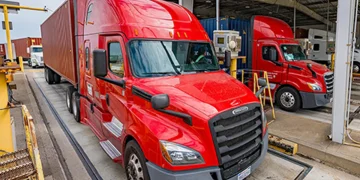 San Pedro Bay ports propose incentives to accelerate zero-emission truck adoption