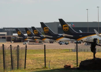 Air cargo rates ease as shippers turn to short-term capacity
