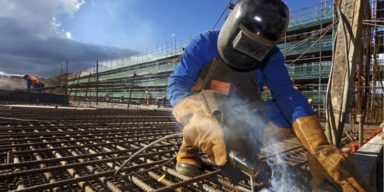 Manitoba apprentices exceed work-hour targets on major construction projects
