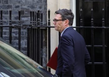 UK Prime Minister declines to back NATS chief after Prestwick Centre disruption