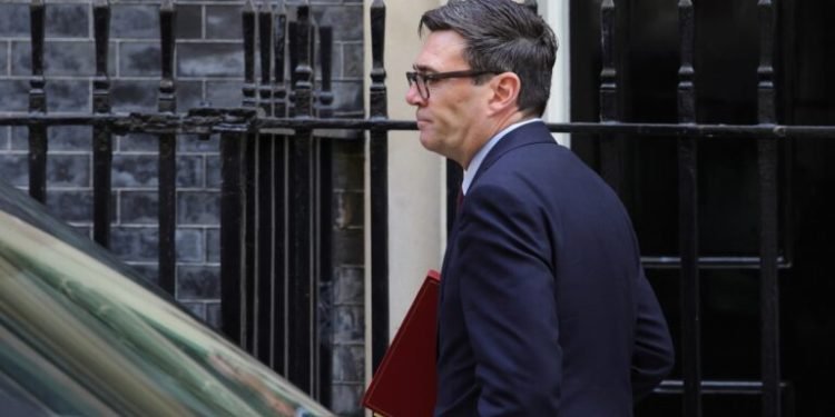 UK Prime Minister declines to back NATS chief after Prestwick Centre disruption