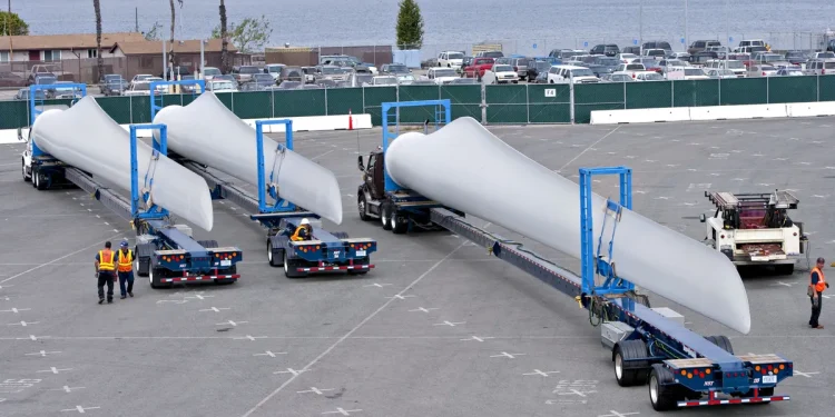 Trump opts for trade negotiations instead of new tariffs on wind turbine imports