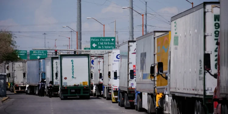 U.S. Trucking Crackdown Sparks Concerns Over Cross-Border Freight Delays