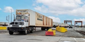 J.B. Hunt Beats Reduced Q3 Forecasts as Operating Costs Weigh on Recovery