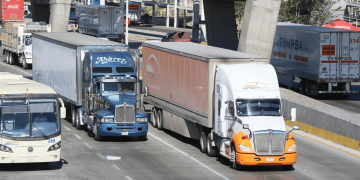 Mexican Truckers Launch Nationwide Strike Over Security Concerns and Rising Costs